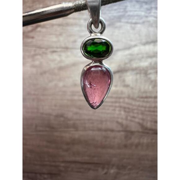 NEW Pink tourmaline and chrome diopside sterling silver pendant 1.75 grams - Picture 8 of 11